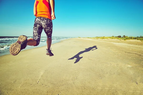 Mujer Corriendo Corredor Femenino Corriendo Durante Entrenamiento Aire Libre Playa — Foto de Stock