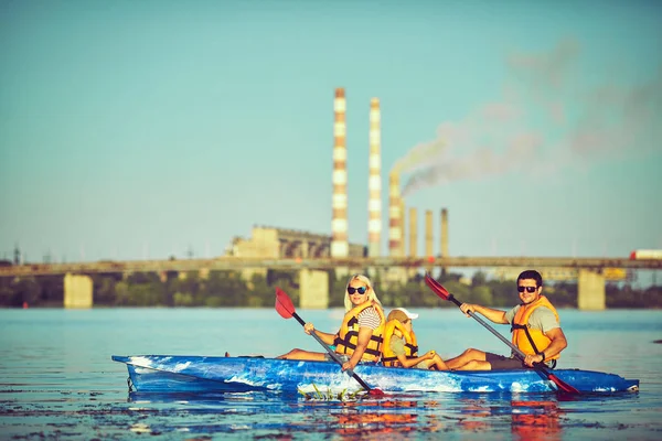 Kajaki Spływy Kajakowe Rodziną Dzieci Canoe Rodziny Kajak Jeździć — Zdjęcie stockowe