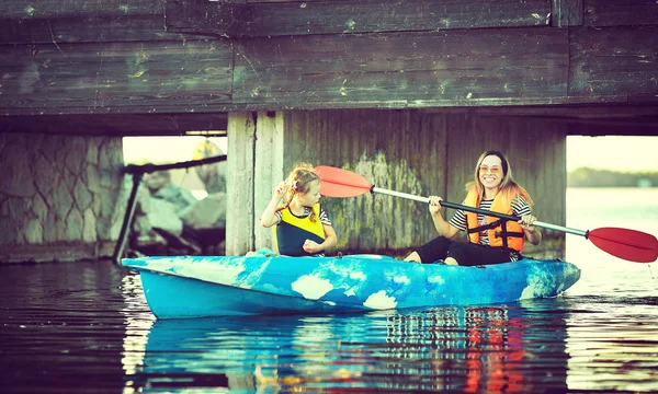 Kajaki Spływy Kajakowe Rodziną Dzieci Canoe Rodziny Kajak Jeździć — Zdjęcie stockowe