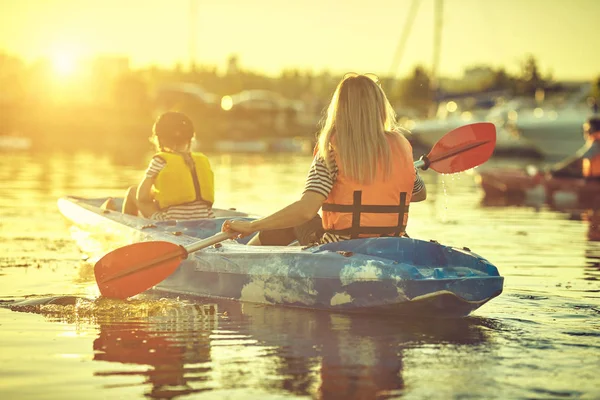 Kajak Och Kanot Med Familj Barn Kanot Familj Kajaken Rida — Stockfoto