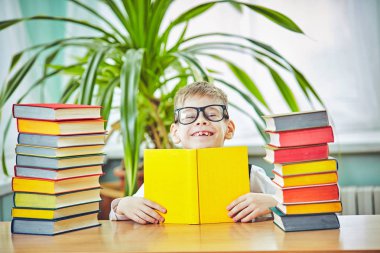 Çocuk eğitim yaşam konsepti ile okul öğrenme