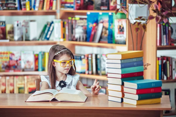 Çocuk eğitim yaşam konsepti ile okul öğrenme