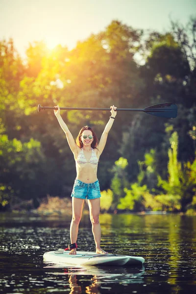 Attractive Young Woman Stand Paddle Surfing — Stock Photo, Image