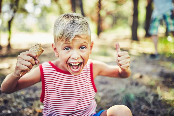 Kind Eten Van Ijs Funy Kind Met Ijs Buiten — Stockfoto