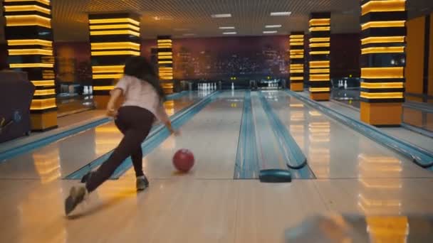 People Roll Bowling Ball Hobby Leisure Concept — Stock Video