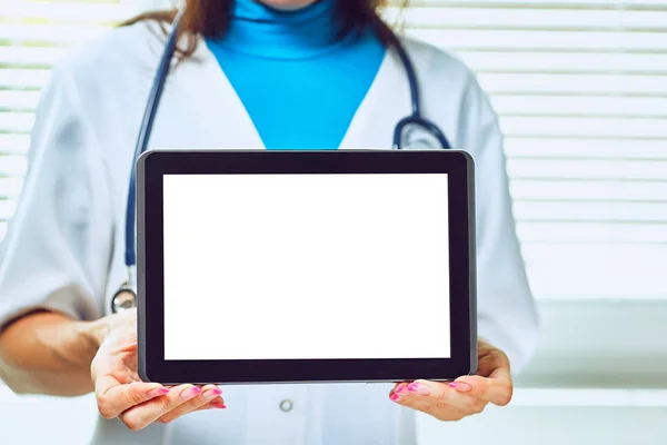 Medico Donna Che Utilizza Tablet Ospedale — Foto Stock