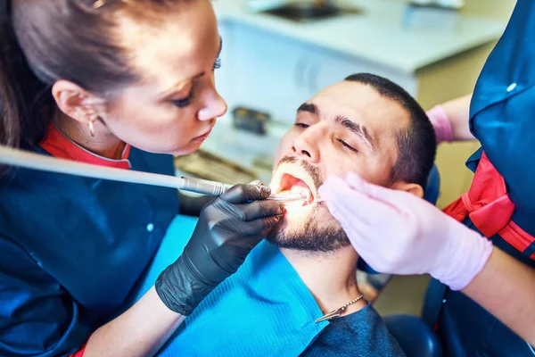 Dentista Lavoro Paziente Clinica — Foto Stock