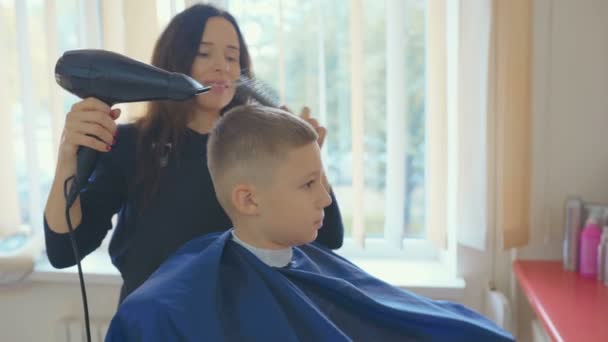 Hairdresser cutting hair with barber scissors in children hairdressing salon. — Stock Footage Hairdresser Cutting Hair Barber Scissors Children Hairdressing Salon Royalty Free Stock Footage