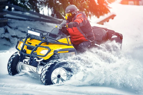 Fahrer Beim Quadradrennen Winter Wald — Stockfoto