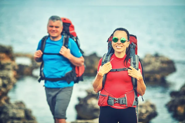 Pěší Turistika Lidé Cestují Batohy Venkovním Prostoru — Stock fotografie