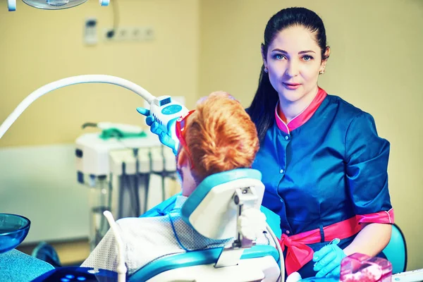 Sbiancamento Dei Denti Clinica Dentale Abbastanza Patienta — Foto Stock