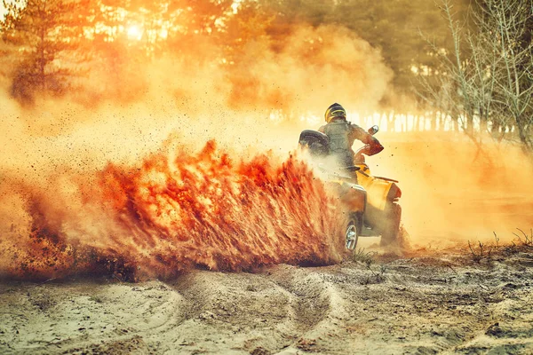 クロスカントリークワッドバイクレース エクストリームスポーツ — ストック写真