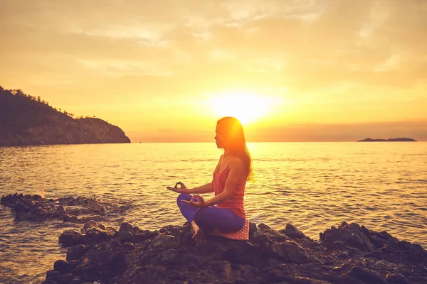 Concepto de vida sana y equilibrio natural entre el cuerpo y los hombres — Foto de Stock