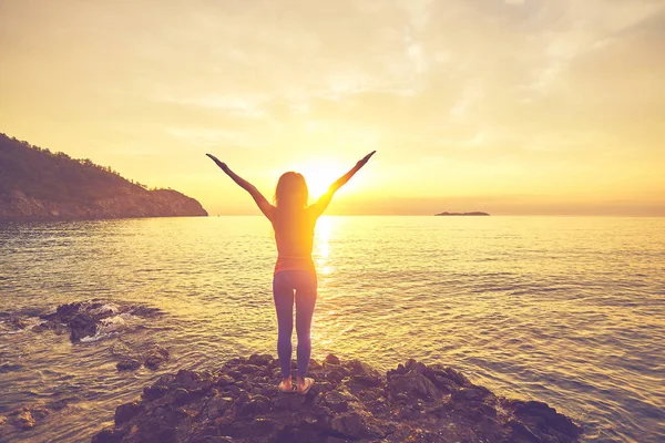 Concepto de vida sana y equilibrio natural entre el cuerpo y los hombres — Foto de Stock