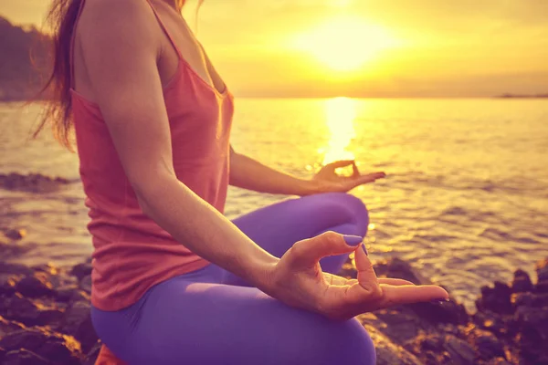 Concepto de vida sana y equilibrio natural entre el cuerpo y los hombres —  Fotos de Stock