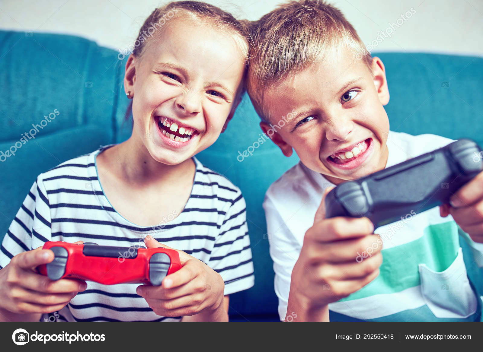 Fotos De Ninos Jugando Videojuegos Imagenes De Ninos Jugando Videojuegos Descargar Depositphotos