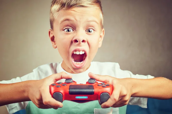 Anak Anak Kecil Bermain Video Game Sendiri — Stok Foto