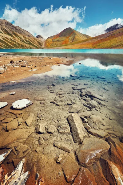 Verbazingwekkend mooie plaatsen van natuurlijke omgeving, Bergland — Stockfoto