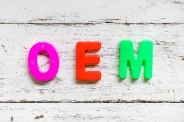 Word'de Oem (orijinal donatma imalatçı Abbbreviation) grunge eski beyaz tahta arka plan rengi alfabesi