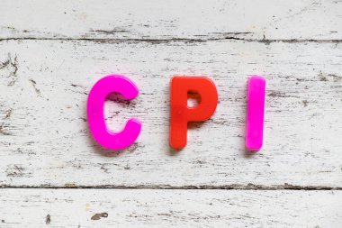 Word'de TÜFE (tüketici fiyat endeksi Abbbreviation) grunge eski beyaz tahta arka plan rengi alfabesi