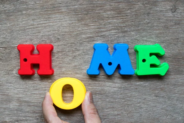 Alphabet Plastique Coloré Dans Maison Mot Avec Poignée Remplir Sur — Photo