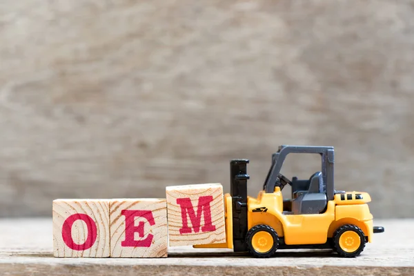 Toy Forklift Hold Letter Block Word Oem Abbreviation Original Equipment — Stock Photo, Image