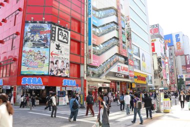 Tokyo, Japonya - 30 Nisan 2017: Akihabara ilçe elektrik denilen ve anime ve oyuncak Japonya kültür bulunan Tokyo.