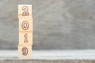 Mektup blok ahşap arka plan kopya alanı ile 2019 Word'de