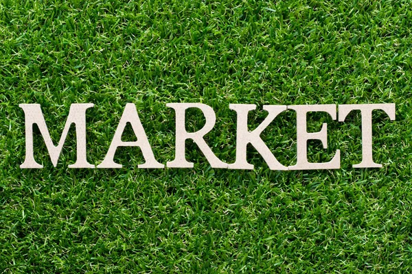 Alfabeto Madera Mercado Palabras Fondo Césped Verde Artificial — Foto de Stock