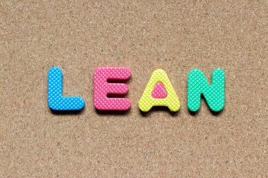 Word'de yağsız mantar pano arka plan renk köpük alfabesi