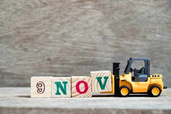 Toy Forklift Hold Block Complete Word 9Nov Wood Background Concept — Stock Photo, Image