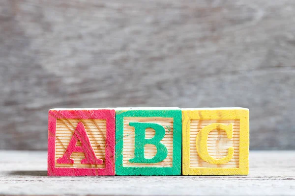 Brief Kleurblok Woord Abc Houten Achtergrond — Stockfoto