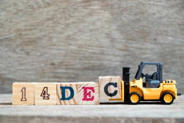 Oyuncak forklift tutun blok c tamamlamak için ahşap arka plan (takvim tarihi 14 Aralık ayındaki konsepti üzerinde 14 Aralık kelime)