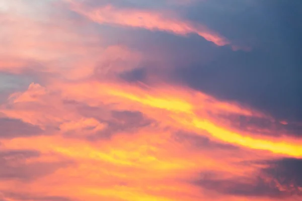 Bela Nuvem Céu Fundo Cor Crepúsculo — Fotografia de Stock