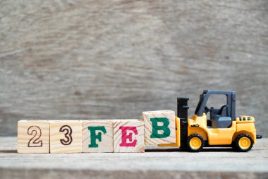 Oyuncak forklift tutun B blok ahşap arka plan (konsept için takvim tarihi 23 Şubat ayında tam Word'e 23 Şubat)