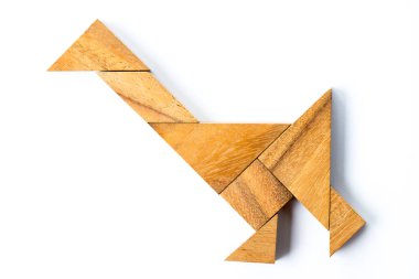 Kuğu veya ördek şekli beyaz arka plan üzerinde yürüme ahşap tangram bulmacanın