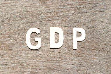 Alfabe harf Word GSYİH (kısaltma iyi dağıtım uygulama veya gayri safi yurtiçi hasıla) ahşap arka plan üzerinde