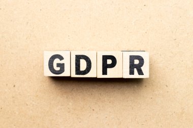 Alfabe harf engellemek içinde ahşap arka plan üzerinde kelime Gdpr (genel veri koruma Yönetmeliği)