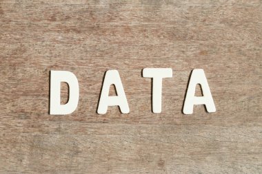 Word veri ahşap arka plan üzerinde mektupta alfabesi