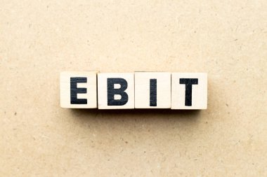 Sözcük Ebit alfabe mektup bloğu (faiz ve vergi önce kazançların kısaltması)
