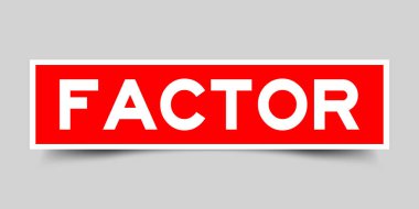 Gri arka planda sözcük faktörü içeren kare kırmızı renk etiketi