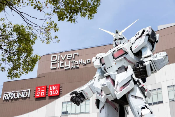 โตเกียว ประเทศญี่ปุ่น 28 เมษายน ค.ศ. 2019 RX-0 รูปปั้นยูนิคอร์น กันดัม ในโหมดทําลายที่ Diver City Plaza Tokyo, Odaiba — ภาพถ่ายสต็อก