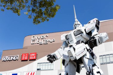 TOKYO, JAPONYA - 28 Nisan 2019, RX-0 Tek Boynuzlu at Gundam heykeli Dalgıç Şehri Tokyo Plaza Tokyo, Odaiba