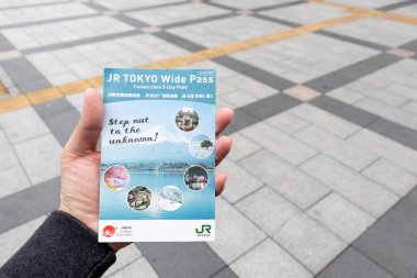 Tokyo, Japonya, Mayıs 1, 2019, Man Tokyo ve Kanto alanında kullanmak için indirim Pass Jr Tokyo geniş Pass Hold