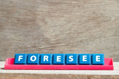 Ahşap arka planda kelime ForeSee kırmızı raf üzerinde kiremit harfi