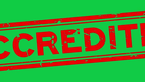 Grunge Rode Geaccrediteerde Woord Vierkante Rubberzegel Stempel Uitzoomen Groene Achtergrond — Stockvideo
