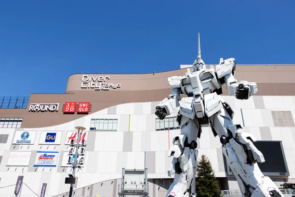 TOKYO, JAPON - 28 avril 2019, RX-0 Statue Unicorn Gundam en mode normal située à Diver City Tokyo Plaza Tokyo, Odaiba — Photo