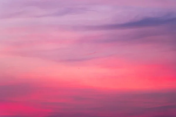 Céu de luz de cor bonita com fundo de nuvem a partir do pôr do sol — Fotografia de Stock