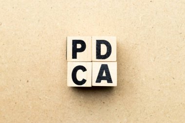 Alfabe harf blok ahşap arka plan (plan iş kısaltma hareket kontrol) Pdca Word'de