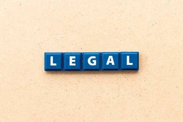 Kachel Buchstabe in Wort legal auf Holz Hintergrund — Stockfoto